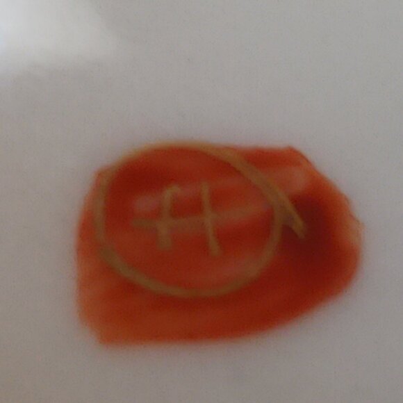 Vintage Japanese Kutani Lidded Jar – Hand Painted, Gilded, 3-Footed c.1920s–40s - Picture 13 of 16